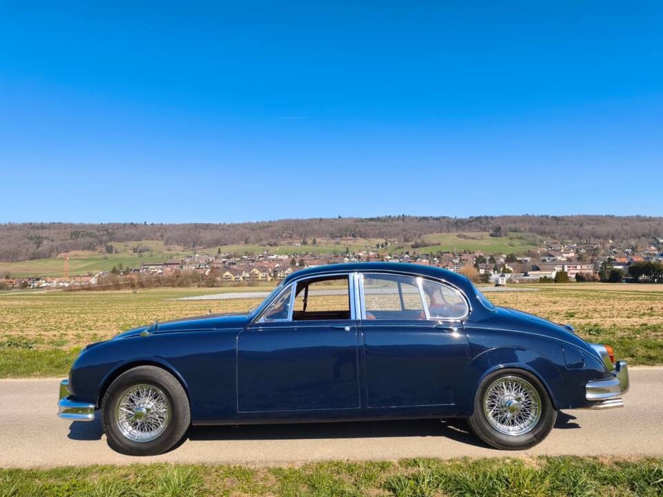 Image 3/21 of Jaguar Mk II 3.4 (1966)