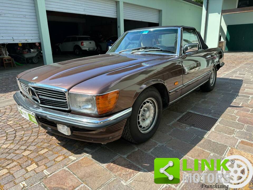 Image 1/10 of Mercedes-Benz 500 SL (1982)