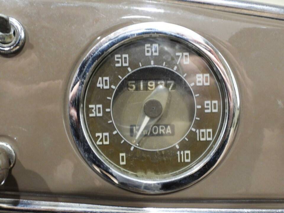 Image 7/15 of FIAT 500 C Topolino (1952)