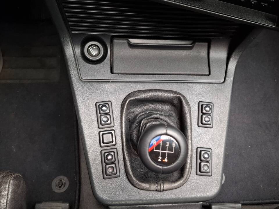 Image 19/33 of BMW M 635 CSi (1987)