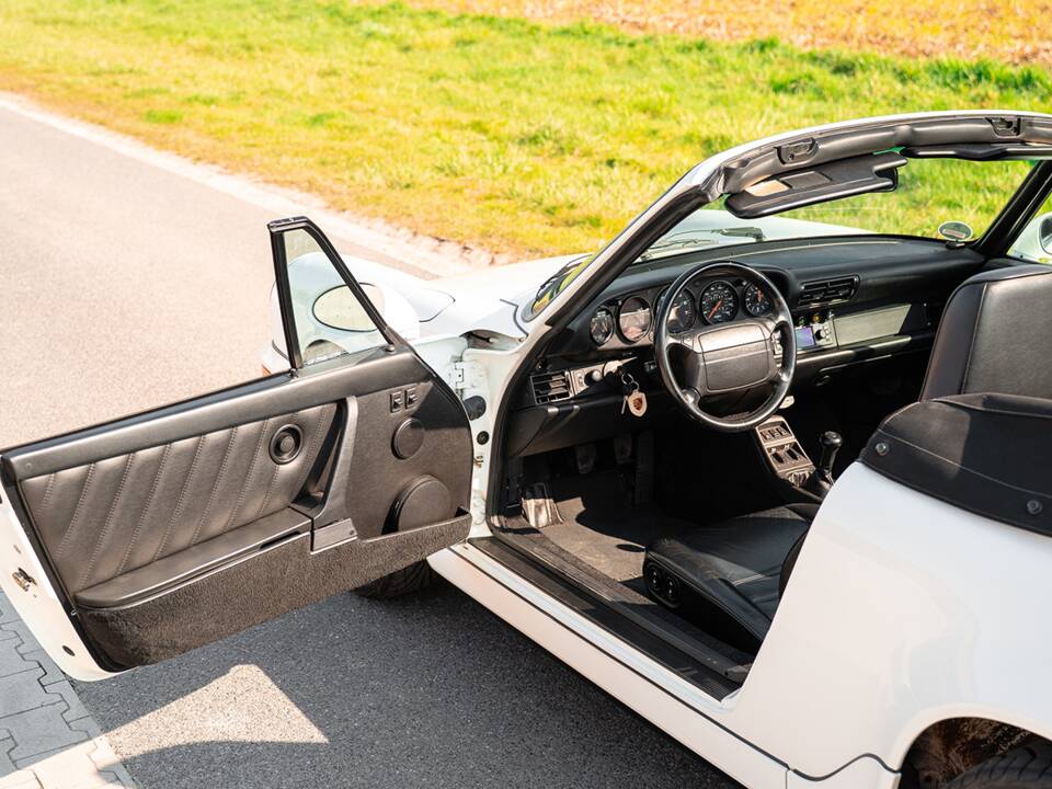 Image 17/48 of Porsche 911 Carrera 4 (1992)