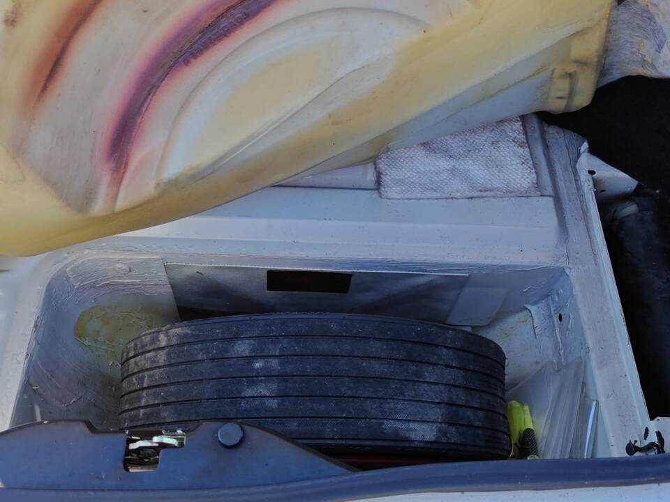 Immagine 47/49 di Porsche 944 S2 (1991)