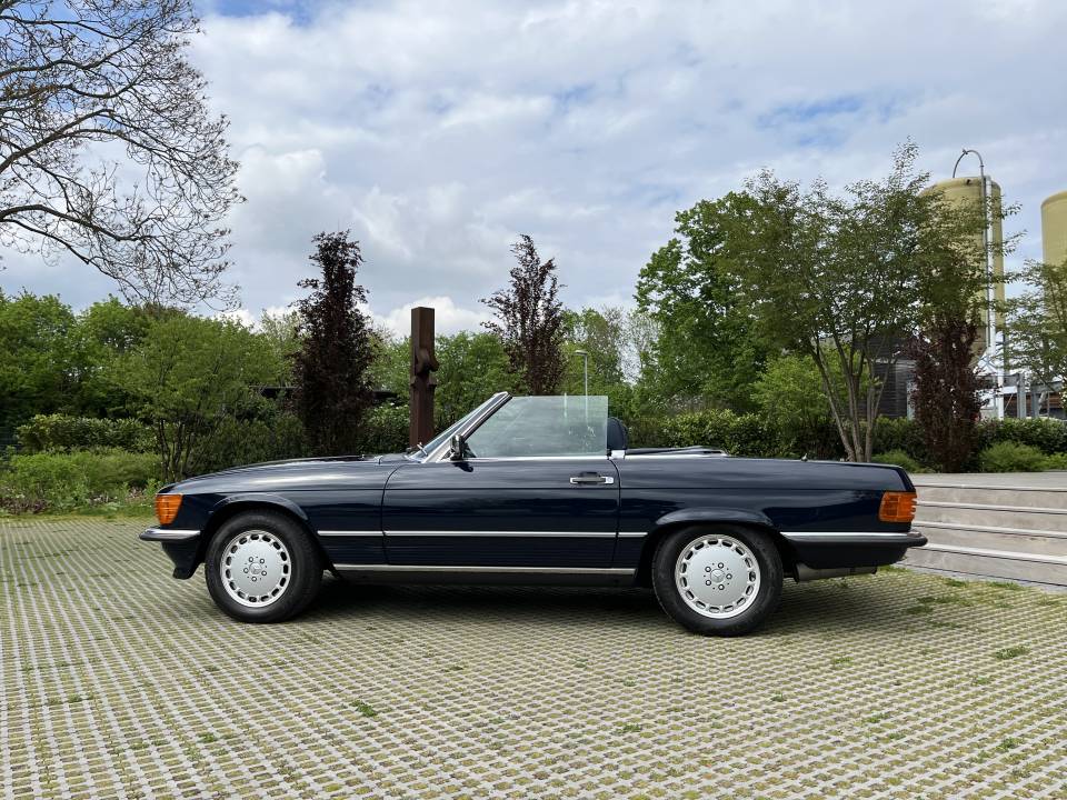 Image 8/33 of Mercedes-Benz 300 SL (1986)
