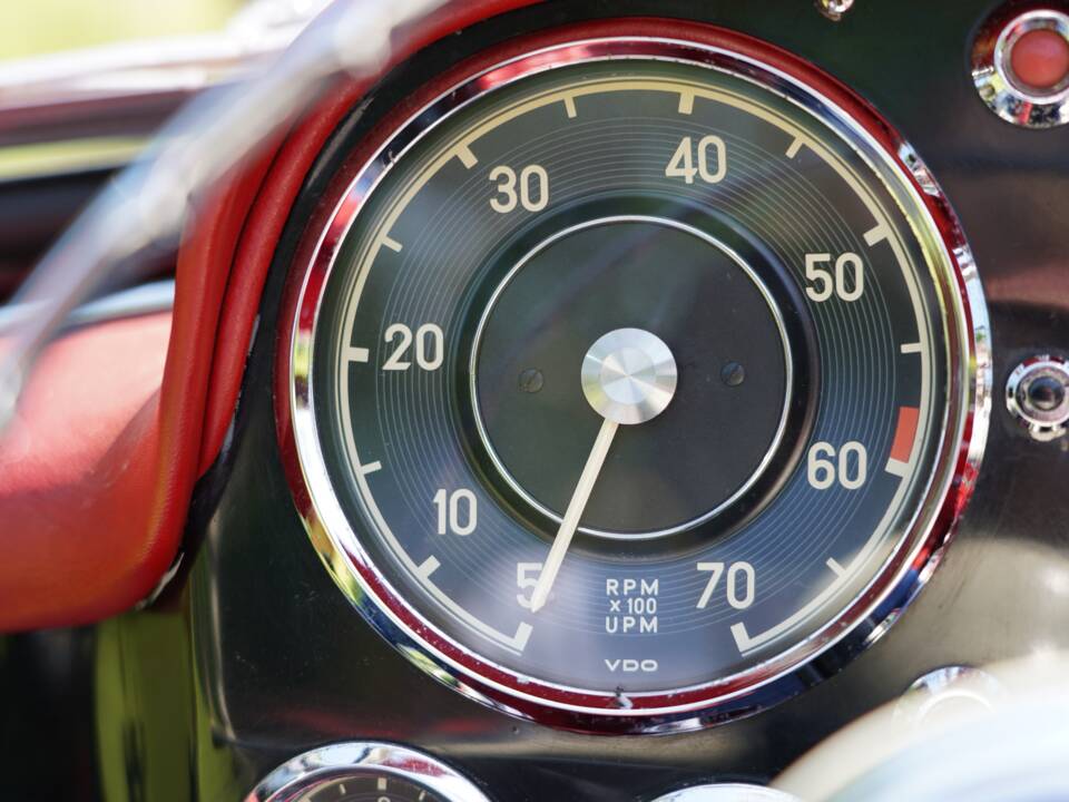 Image 16/16 of Mercedes-Benz 190 SL (1963)