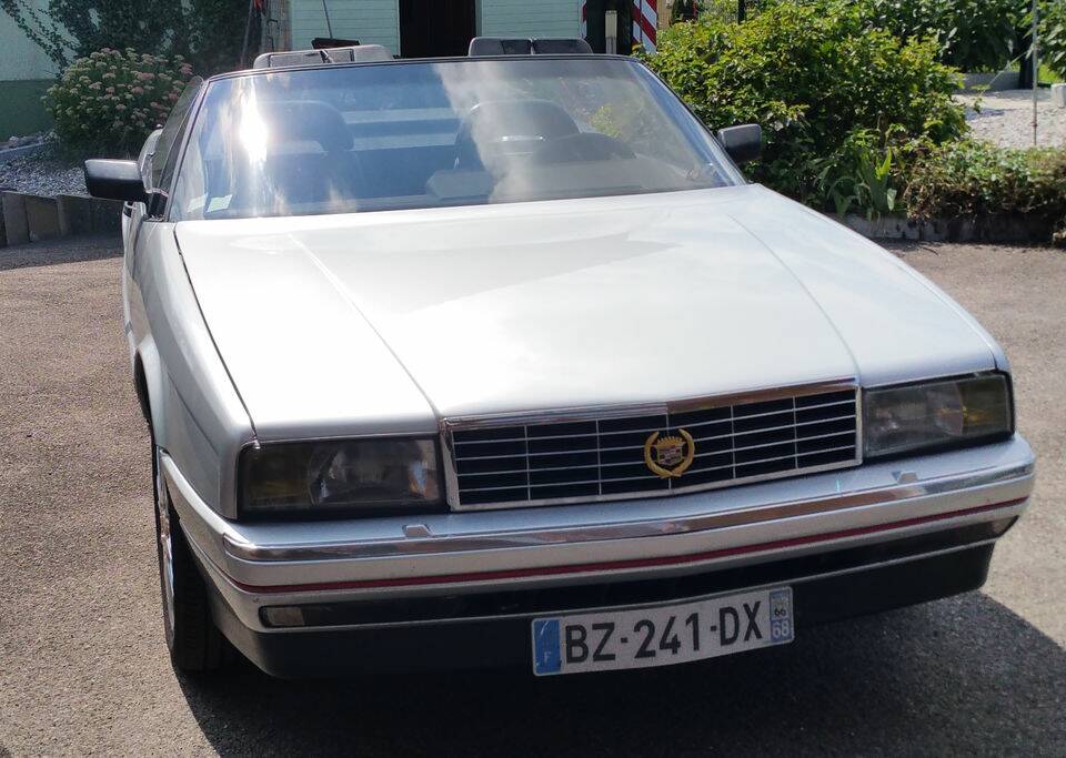 Image 5/8 de Cadillac Allanté (1990)
