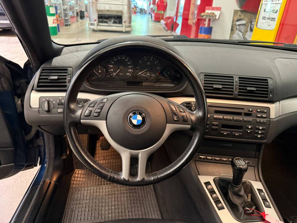 Image 8/22 of BMW 318Ci (2005)