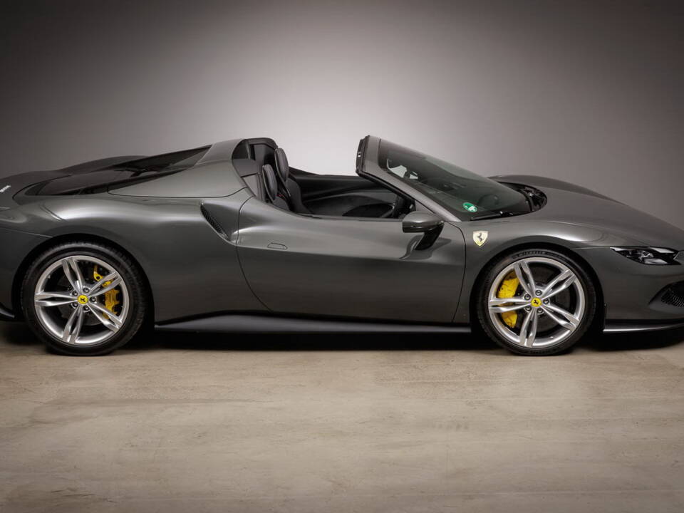 Image 6/42 de Ferrari 296 GTS (2024)