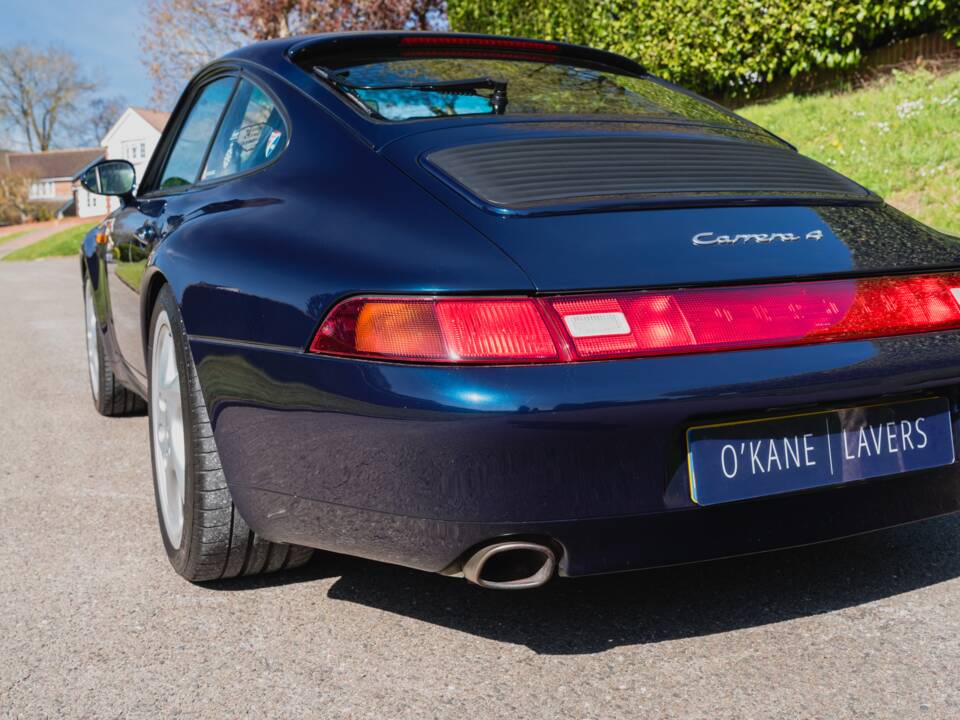 Image 20/52 of Porsche 911 Carrera 4 (1997)