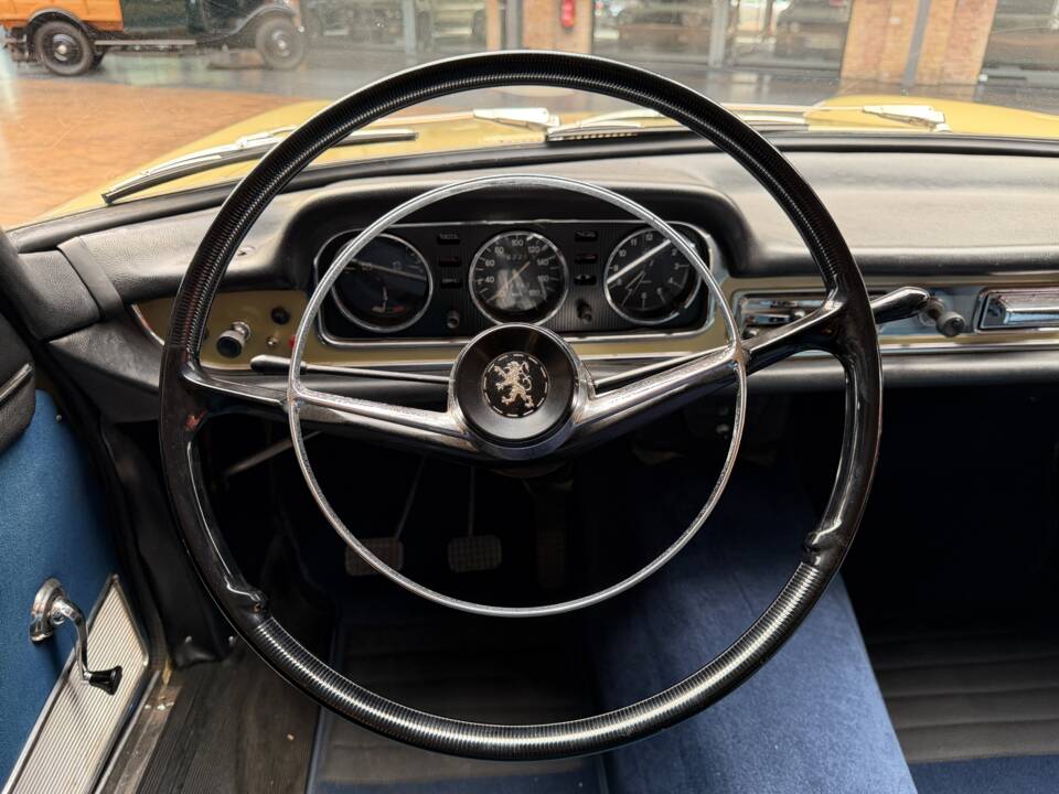 Bild 21/36 von Peugeot 404 Coupé (1966)