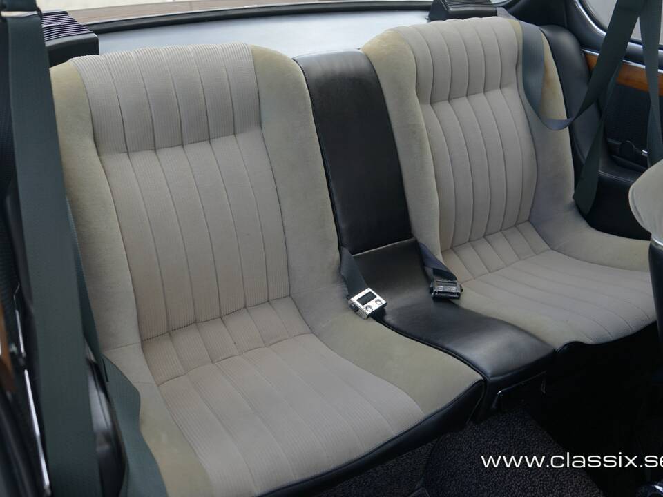 Image 22/32 of BMW 3.0 CS (1972)