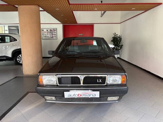 Image 2/14 of Lancia Delta (1990)
