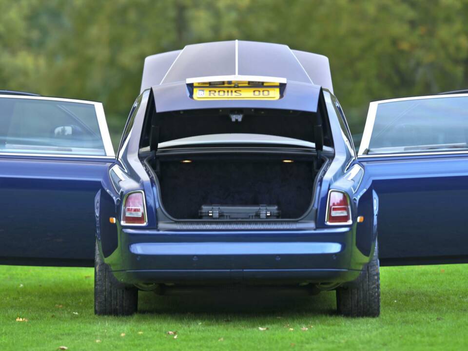 Image 22/50 of Rolls-Royce Phantom VII (2009)