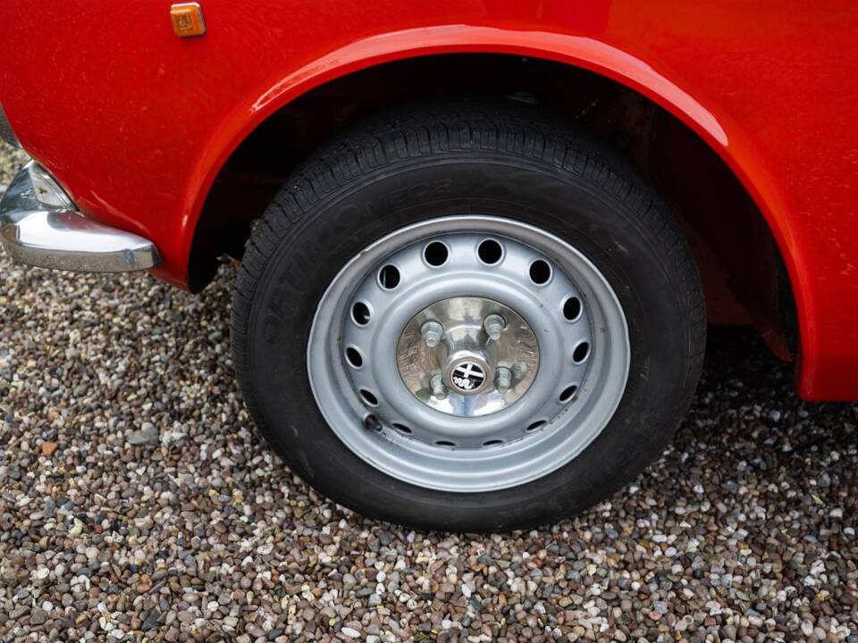 Image 8/20 of Alfa Romeo Giulia 1600 GT Junior (1976)