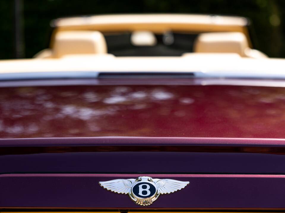 Image 25/46 of Bentley Azure (1997)