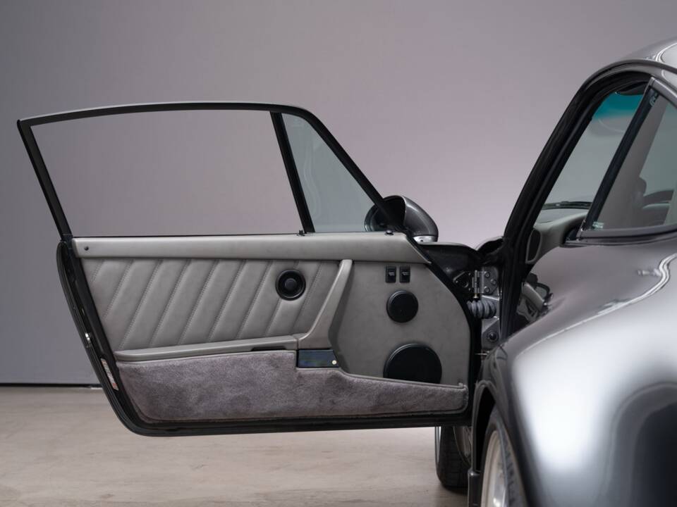 Image 20/33 de Porsche 911 Turbo 3.3 (1991)