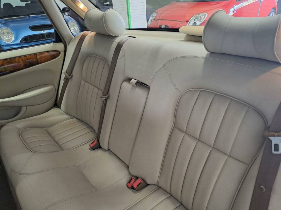 Bild 26/50 von Jaguar XJ 8 Executive (1998)