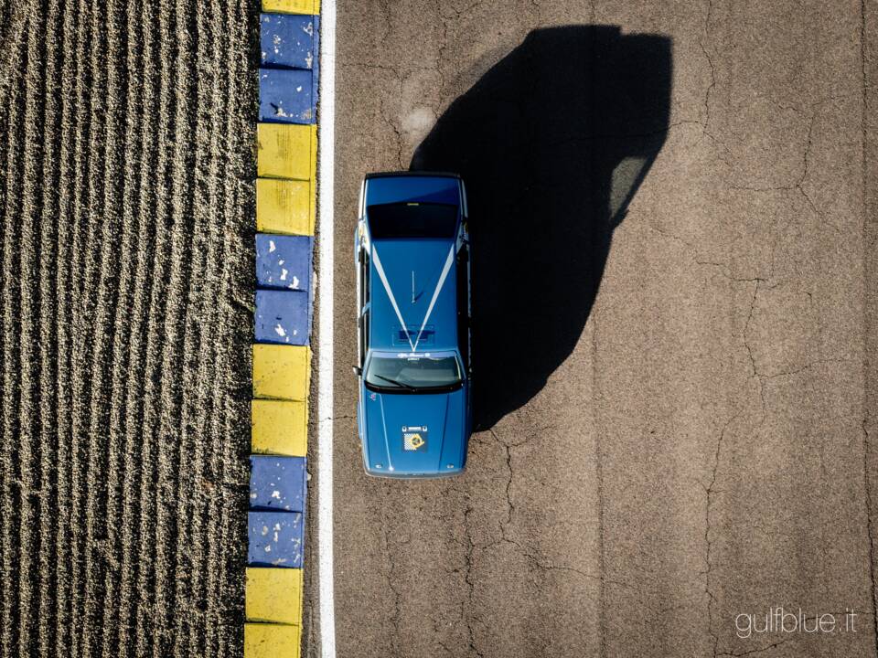 Image 17/44 of Alfa Romeo 75 3.0 V6 QV (1989)