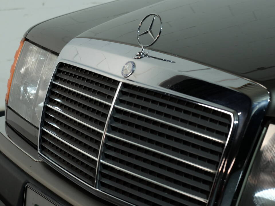 Image 4/40 of Mercedes-Benz 250 TD (1990)