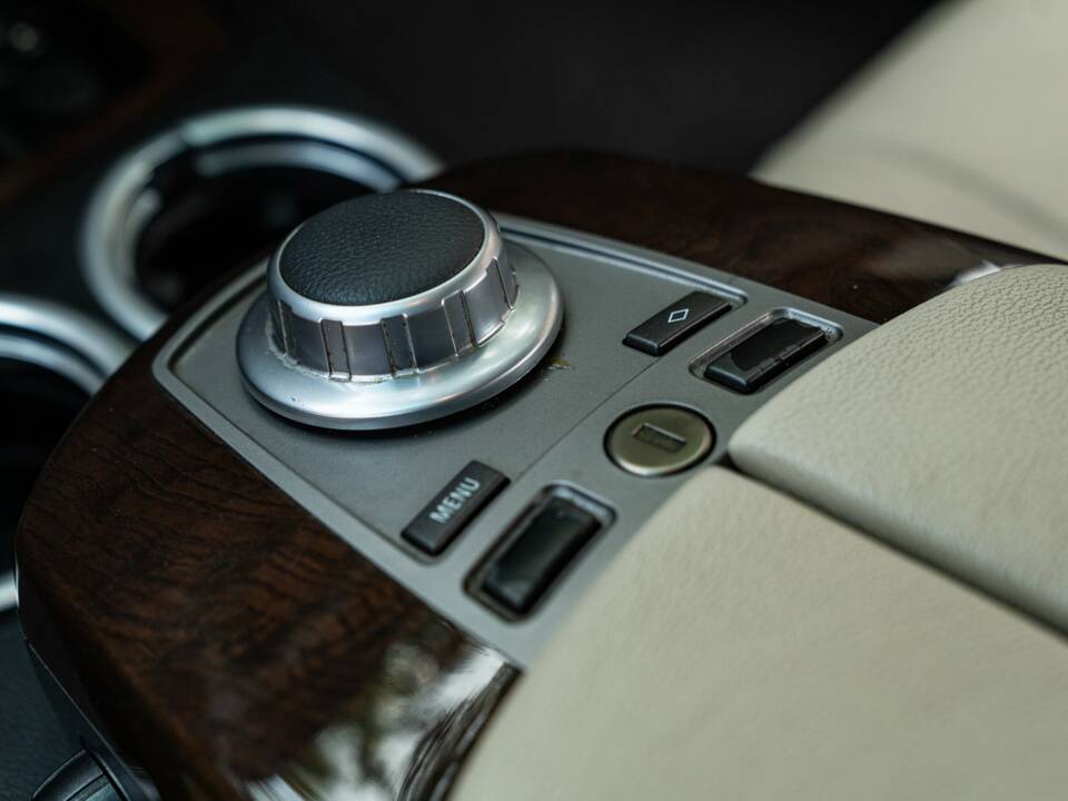 Bild 44/50 von BMW 745d (2005)