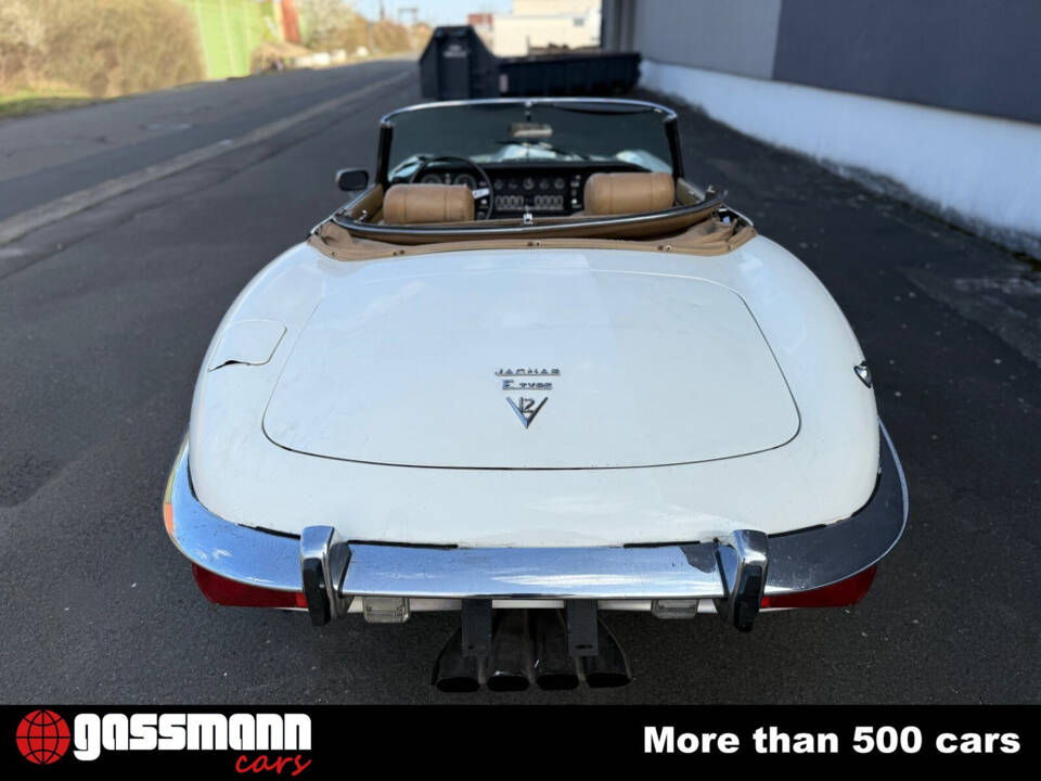 Image 8/15 of Jaguar E-Type V12 (1973)