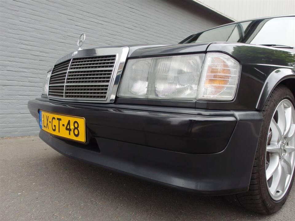 Immagine 11/98 di Mercedes-Benz 190 E 2.3-16 (1985)