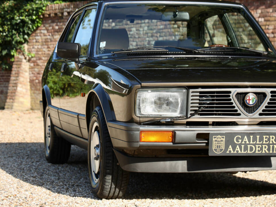Immagine 47/50 di Alfa Romeo Alfetta 2.0 (1984)