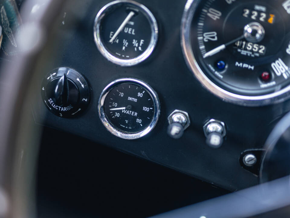 Bild 18/50 von Aston Martin DB 6 Vantage (1970)
