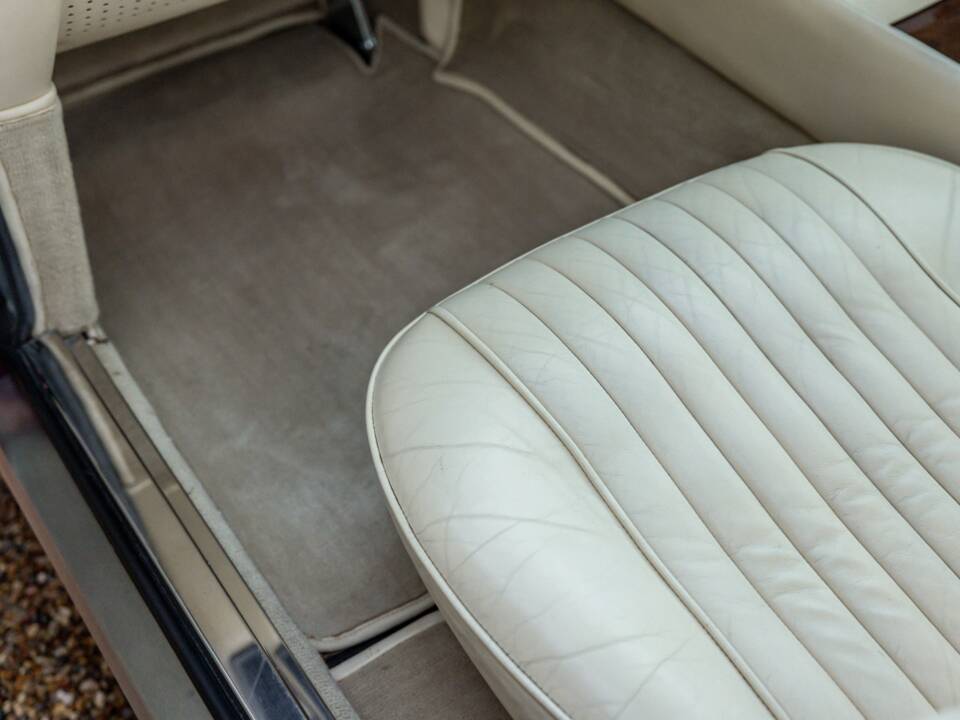 Afbeelding 41/62 van Aston Martin V8 Vantage X-Pack (1987)