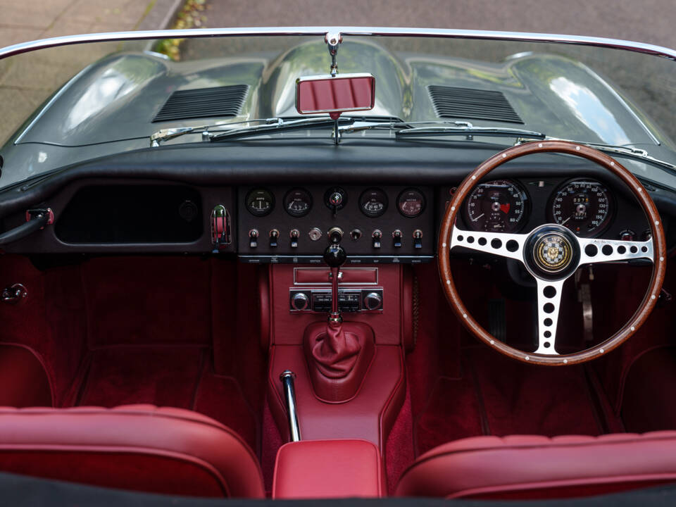 Immagine 11/21 di Jaguar E-Type 4.2 (1965)