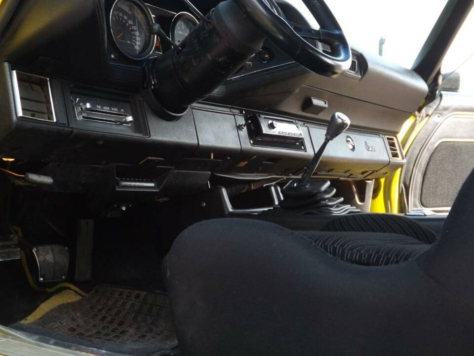 Image 40/50 of Chevrolet Camaro Z28 (1974)