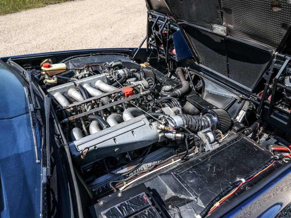 Immagine 23/28 di Aston Martin Lagonda (1987)