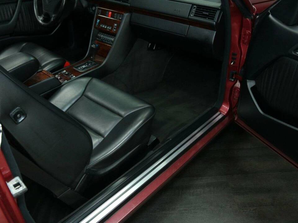 Bild 27/50 von Mercedes-Benz 300 CE-24 (1992)