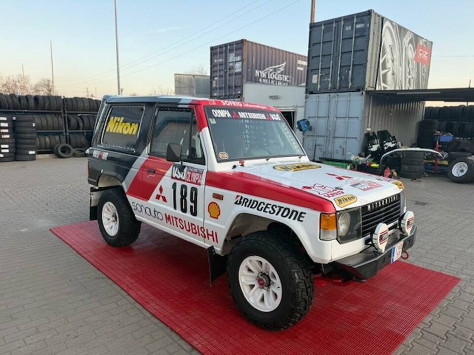 Image 1/8 of Mitsubishi Shogun (1989)