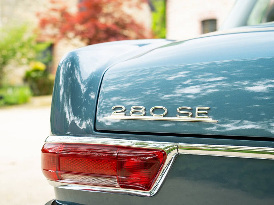 Image 21/48 of Mercedes-Benz 280 SE (1969)