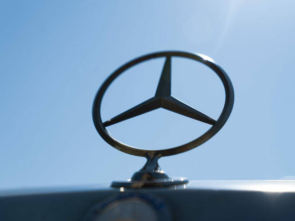 Bild 19/46 von Mercedes-Benz 300 CE (1988)