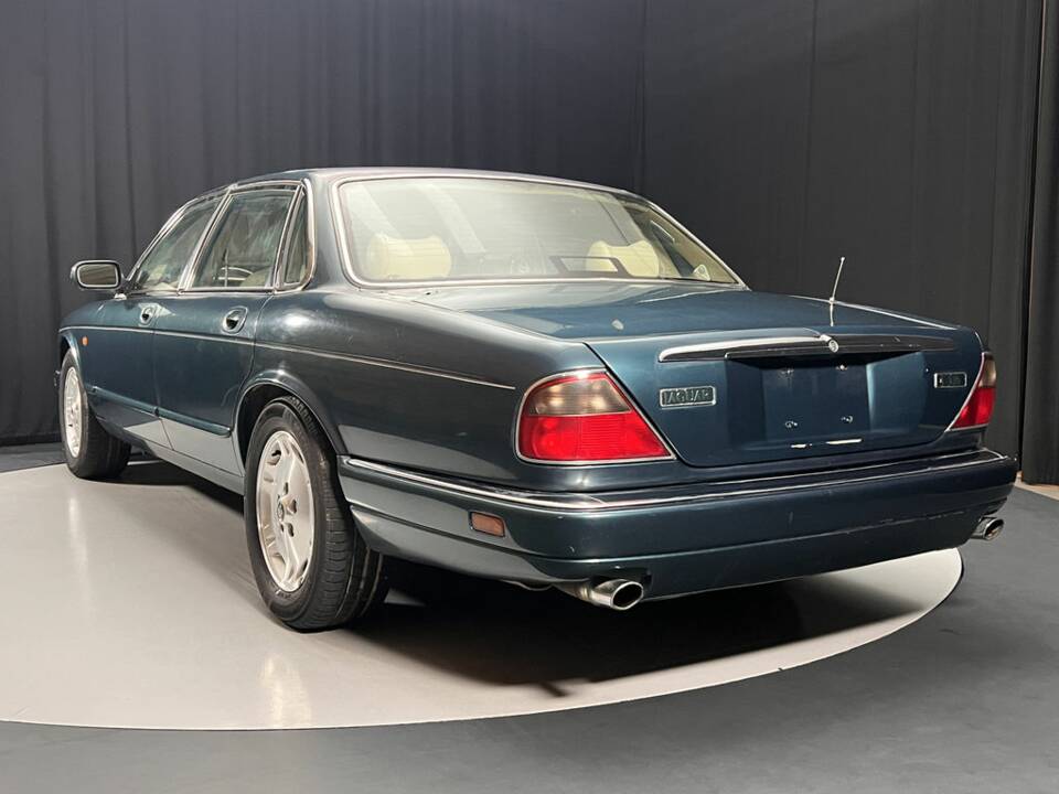 Immagine 6/8 di Jaguar XJ6 3.2 (1995)