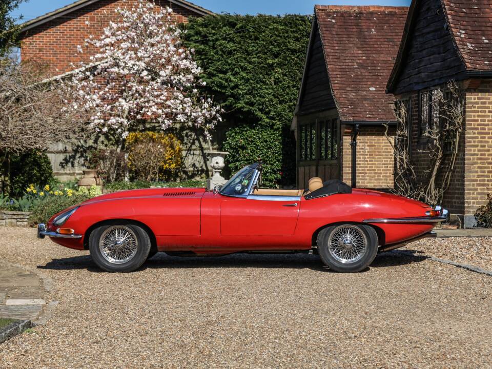 Image 19/41 de Jaguar E-Type (1968)