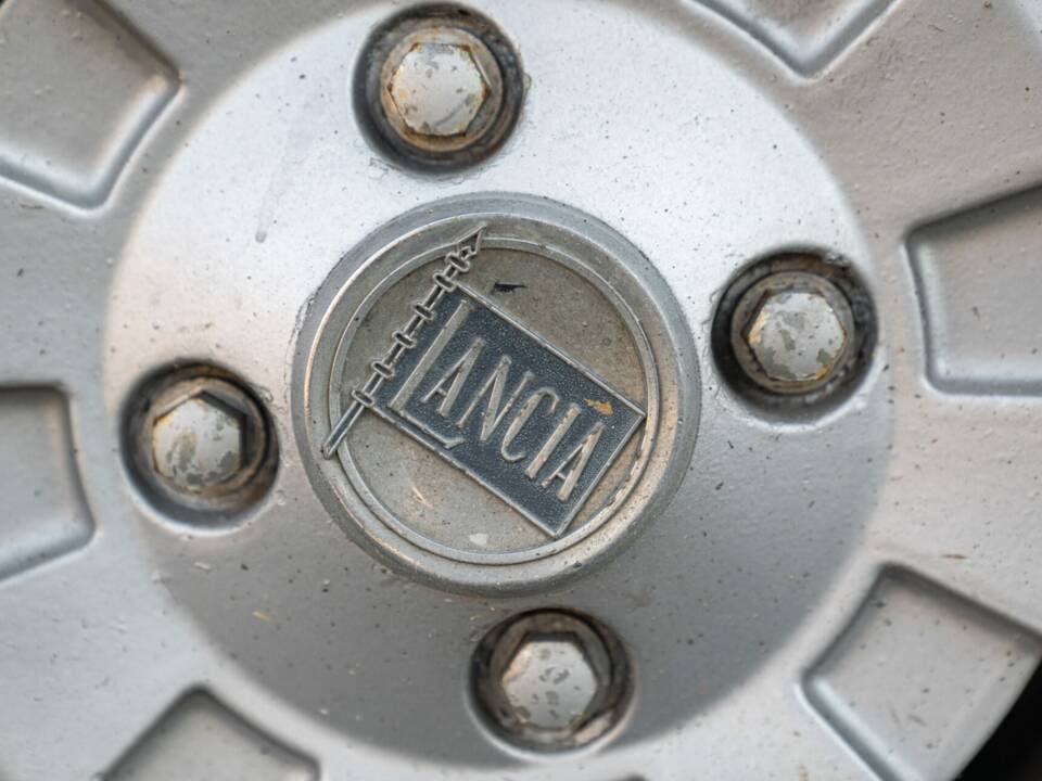 Image 12/44 of Lancia Fulvia Sport 1.6 (Zagato) (1972)