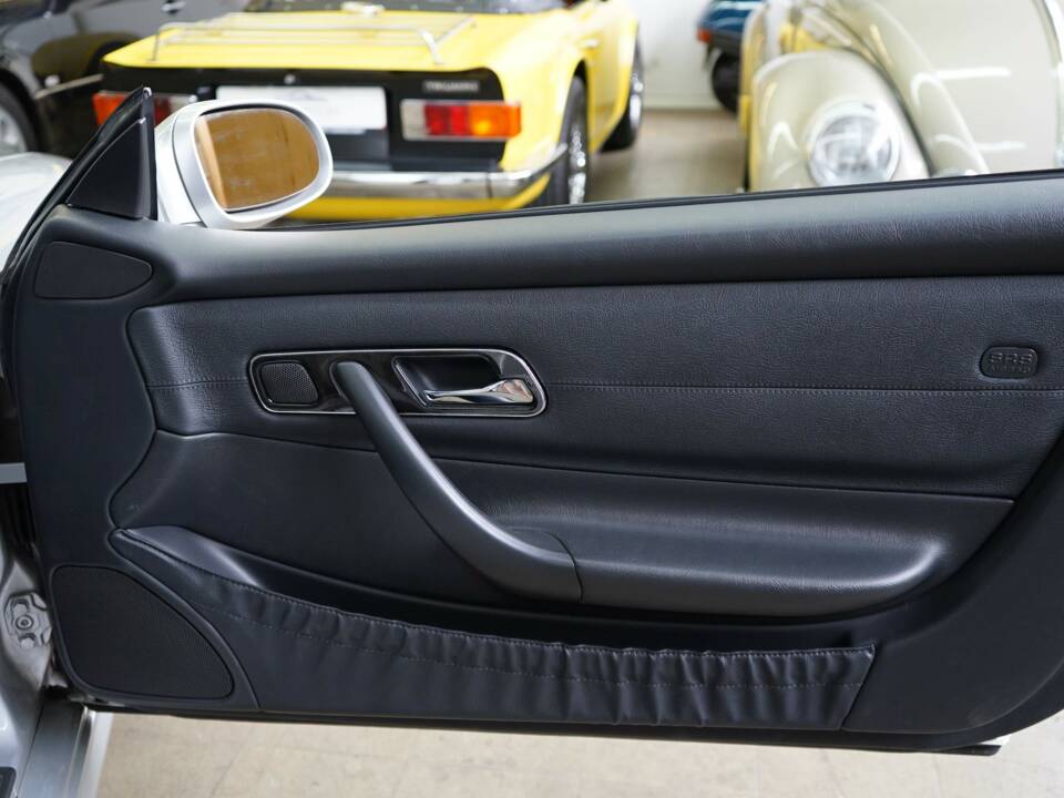 Immagine 23/50 di Mercedes-Benz SLK 32 AMG (2002)