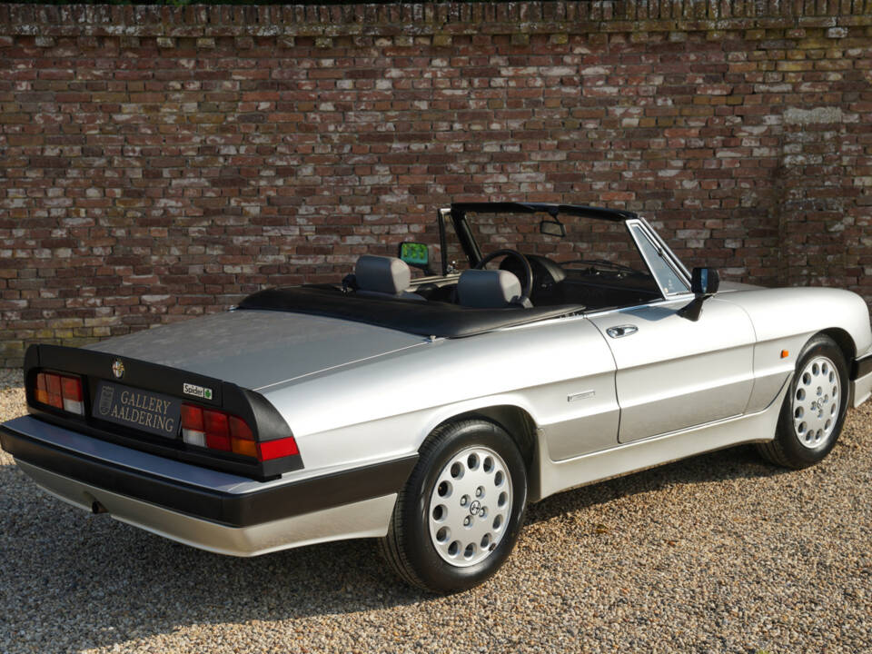 Bild 19/50 von Alfa Romeo 2.0 Spider QV (1987)