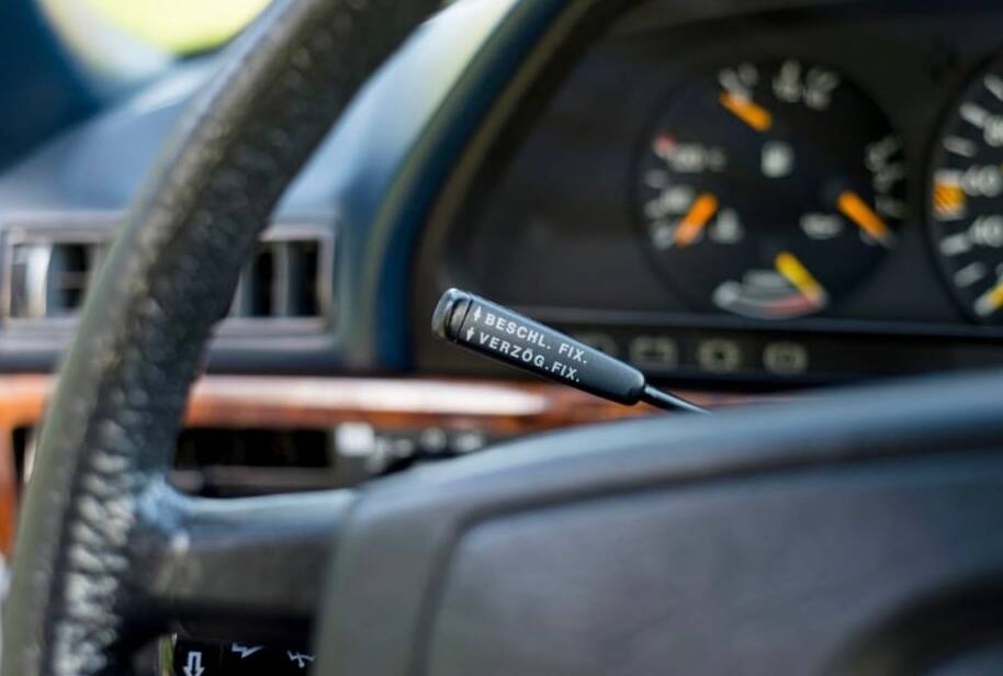 Image 47/100 of Mercedes-Benz 500 SEL (1983)