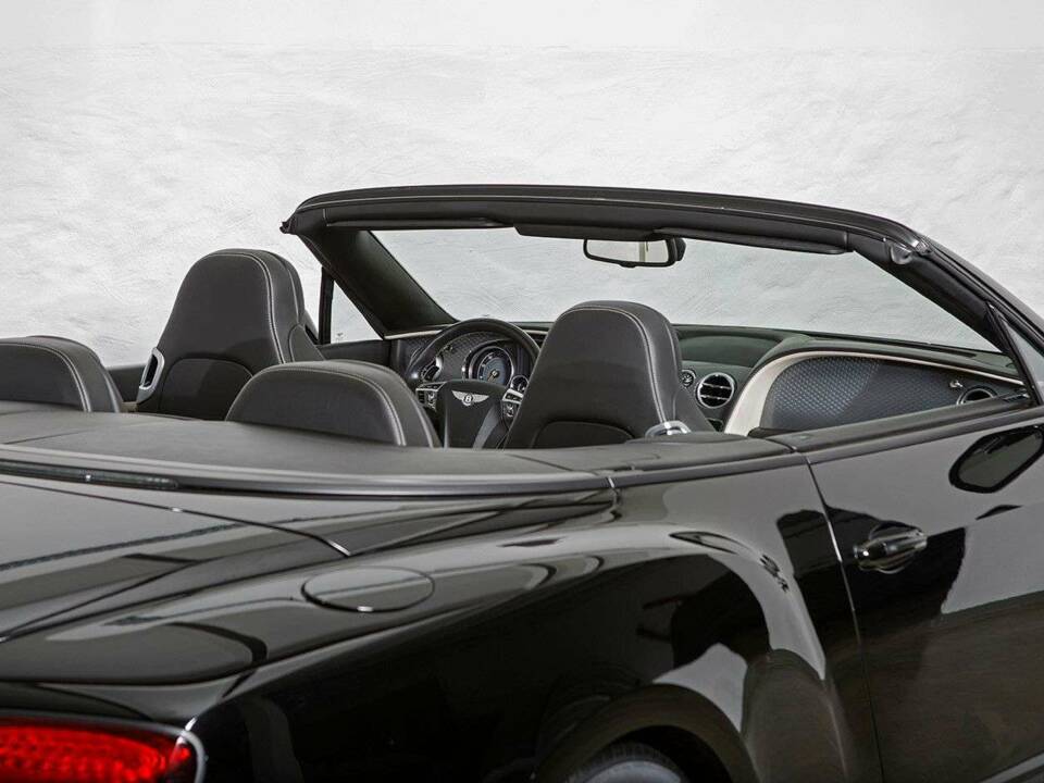 Immagine 10/23 di Bentley Continental GTC Speed (2015)