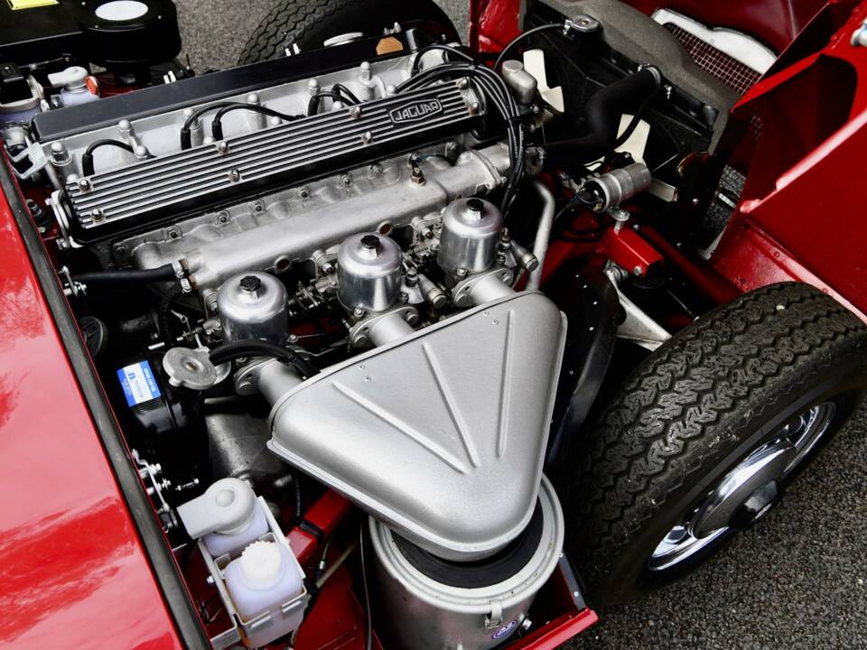 Image 35/49 de Jaguar E-Type (1970)