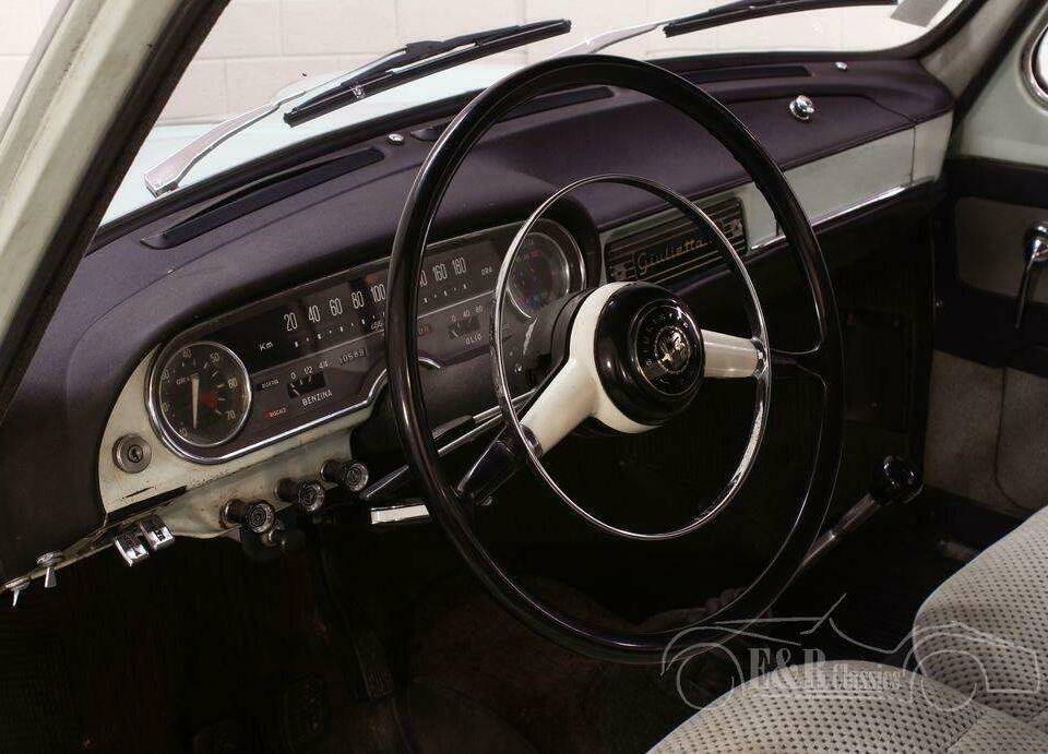 Image 2/19 of Alfa Romeo Giulietta Sprint 1300 (1965)