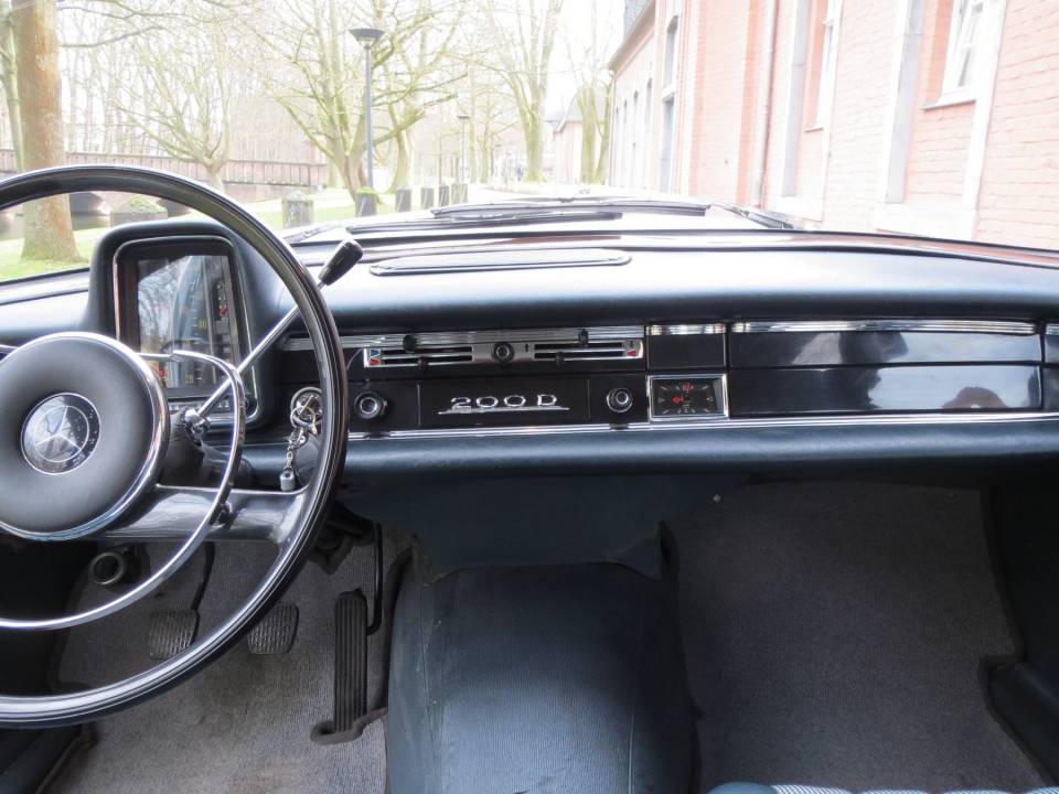 Imagen 24/25 de Mercedes-Benz 200 D (1966)