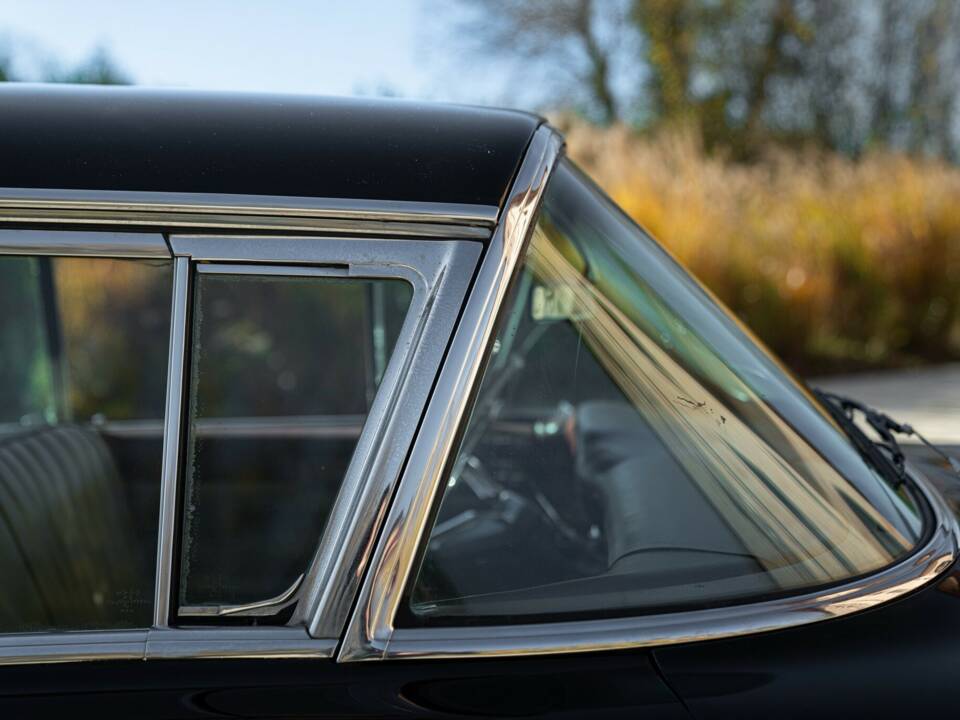 Bild 43/50 von Cadillac 62 Sedan DeVille (1958)