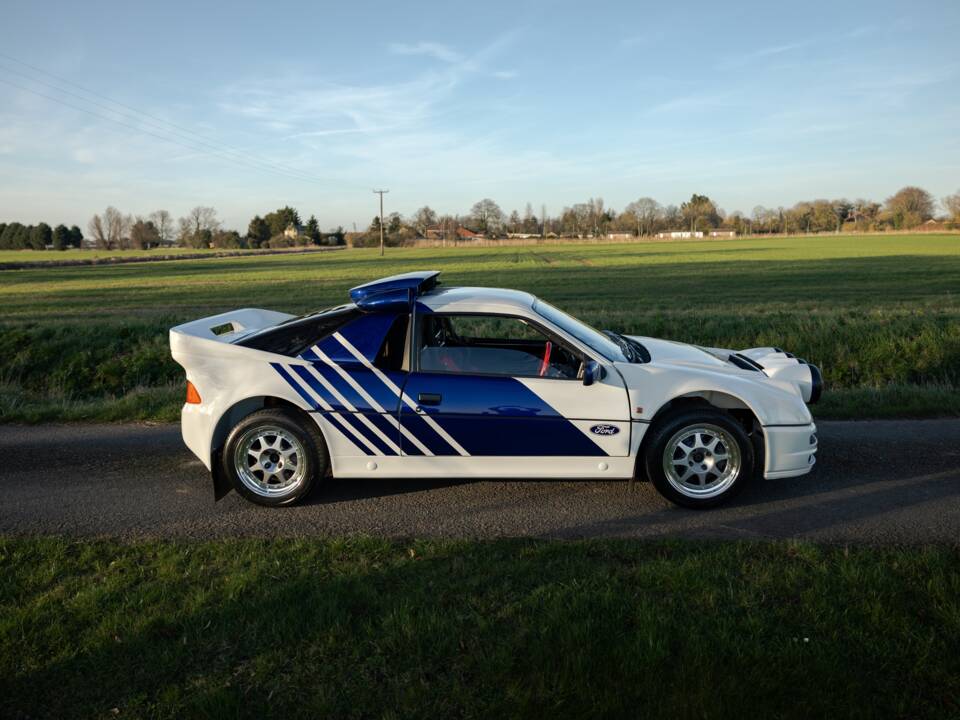 Image 7/50 of Ford RS200 (1986)