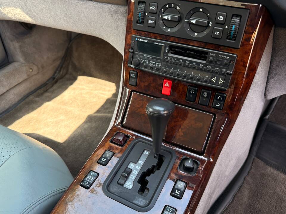 Immagine 18/29 di Mercedes-Benz 500 SL (1992)