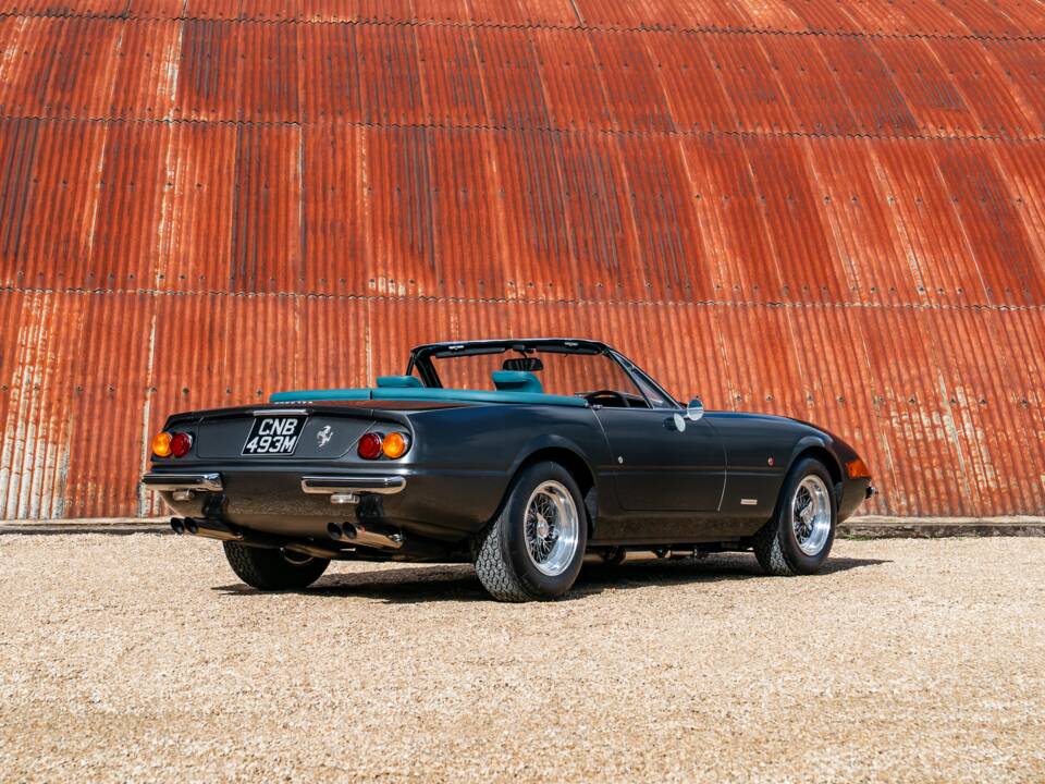 Imagen 10/32 de Ferrari 365 GTB&#x2F;4 Daytona (1973)