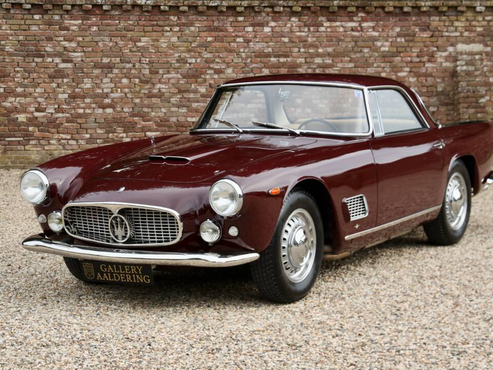 Image 12/50 de Maserati 3500 GT Touring (1961)